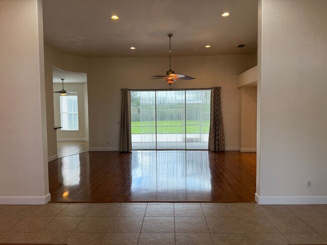 Building Photo - 4 Bedroom 3 Bath Single Family Home Laurel...