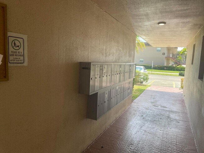 Building Photo - 502 Davis Rd