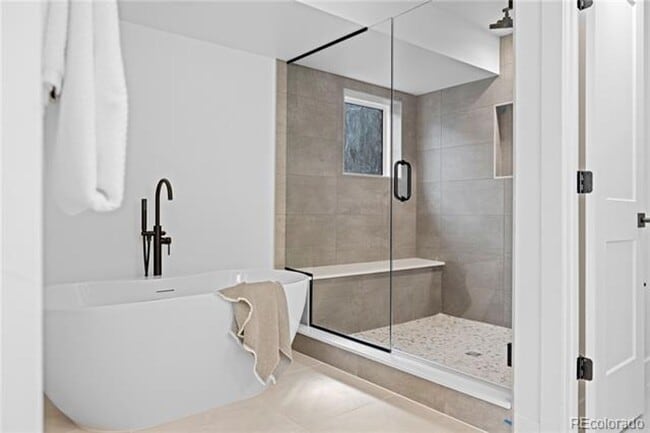 Building Photo - First Month on Us!  Gorgeous Contemporary ...