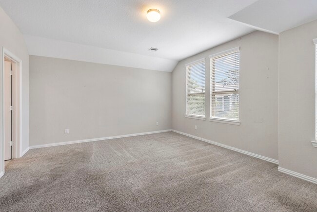 Building Photo - 5021 Lehman Oaks Dr