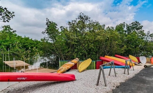 Building Photo - 106 1st St E