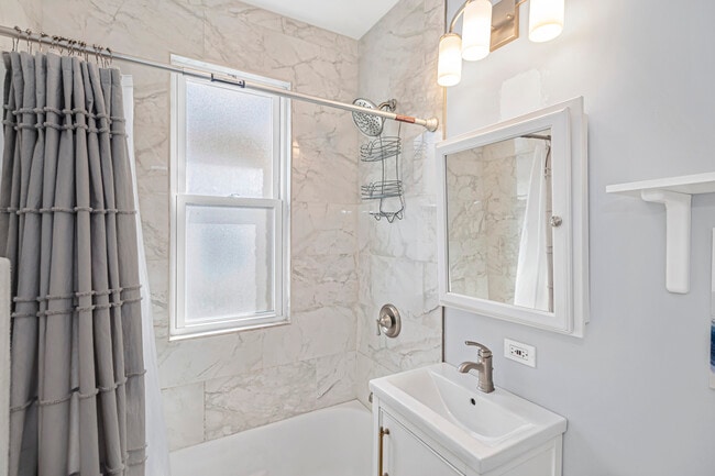 Building Photo - 9105 S Racine Ave