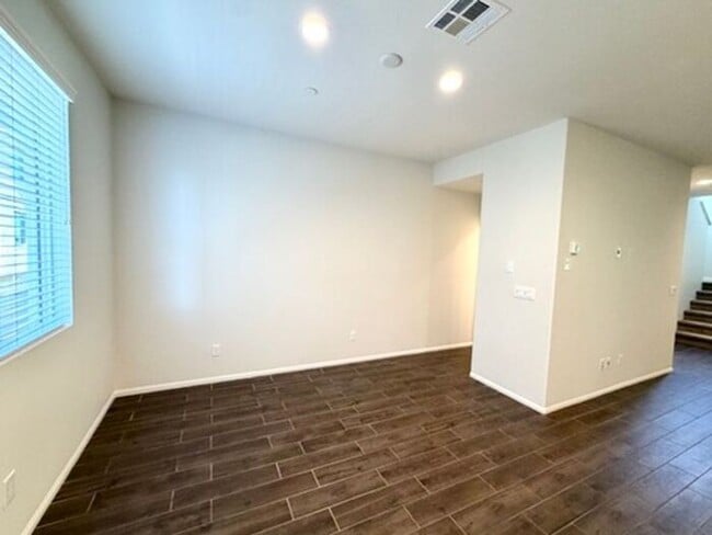 Building Photo - Luxury Townhome for Lease in Rancho Cucamonga
