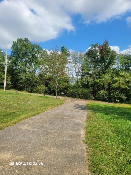 Building Photo - 16309 Holly Hill Dr