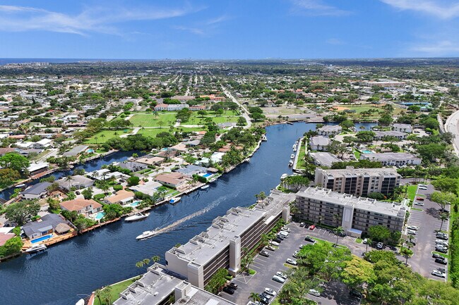 Building Photo - 12 Royal Palm Way