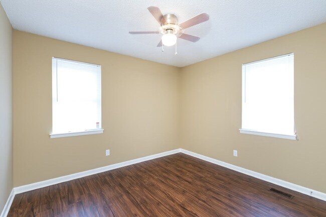 Building Photo - Move-In Ready 4-Bedroom Gem – Comfort & Convenience Combined