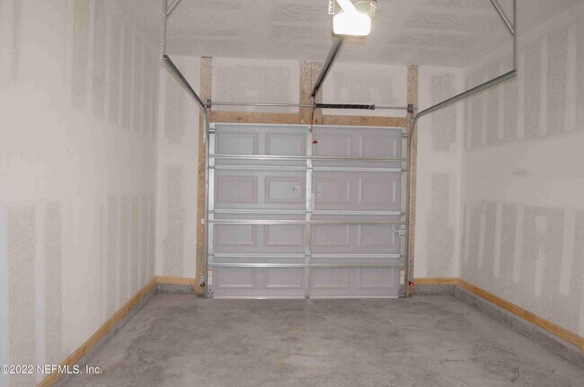 Building Photo - 9543 Star Dr