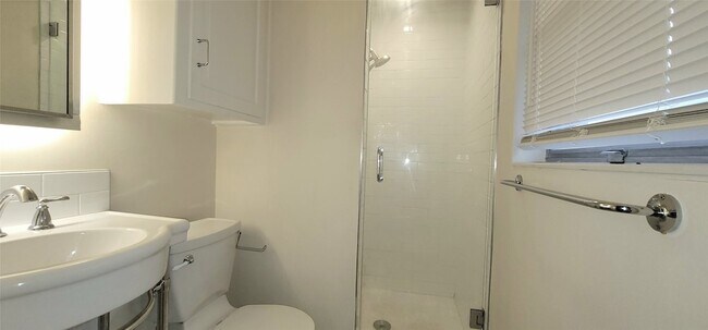 Building Photo - 5624 Woodway Dr