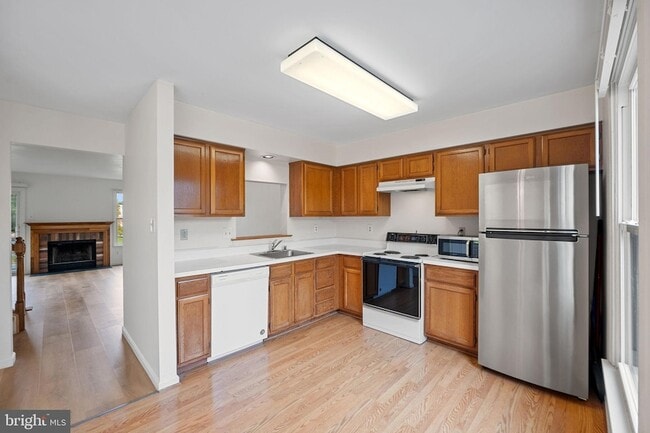 Building Photo - 6591 Ewald Ct