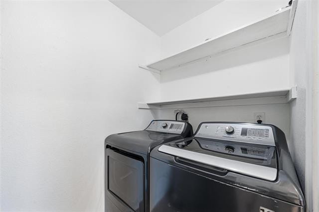 Building Photo - 633 Rose Garden Dr