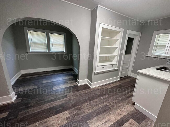 Building Photo - $895- 2 bed 1 bath - Beautiful single family home