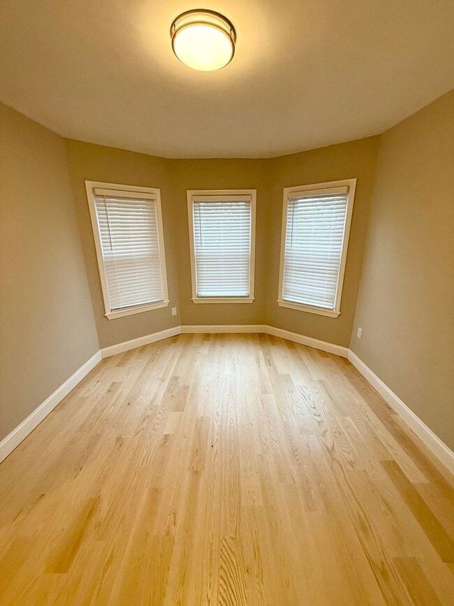 Building Photo - 18 Salina Rd