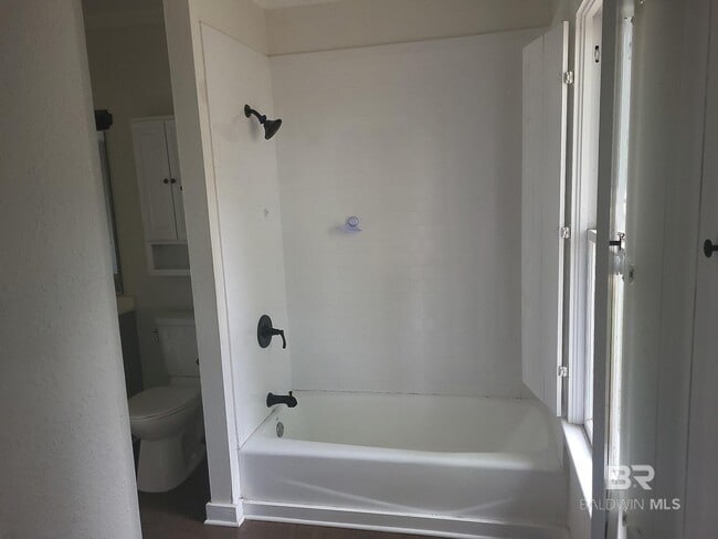 Building Photo - 503 S Cedar St