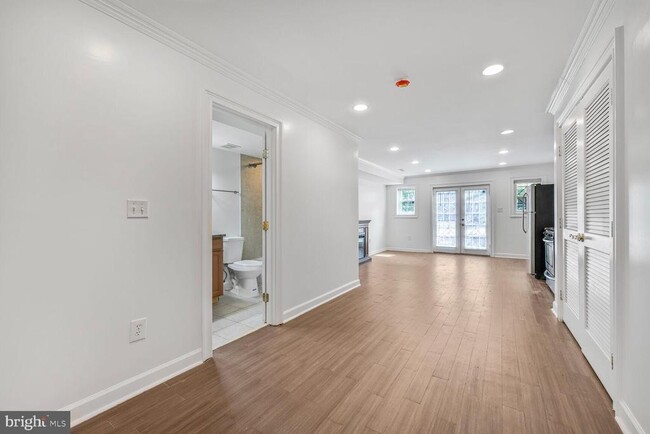 Building Photo - 2433 3rd St NE