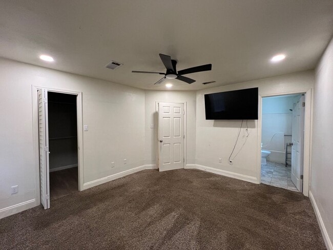 Building Photo - CHARMING HOME IN LIVE OAK VILLAGE