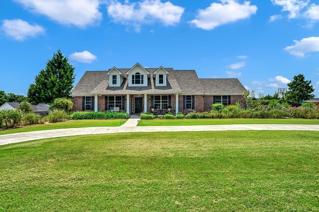 Building Photo - 105 Golden Rd