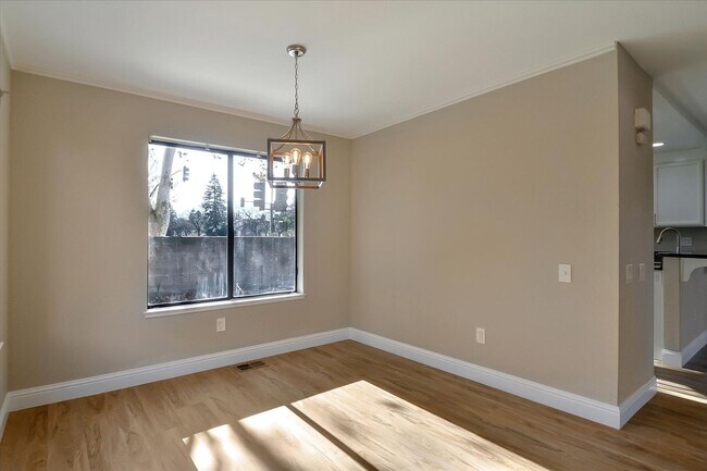 Building Photo - 970 Antelope Terrace
