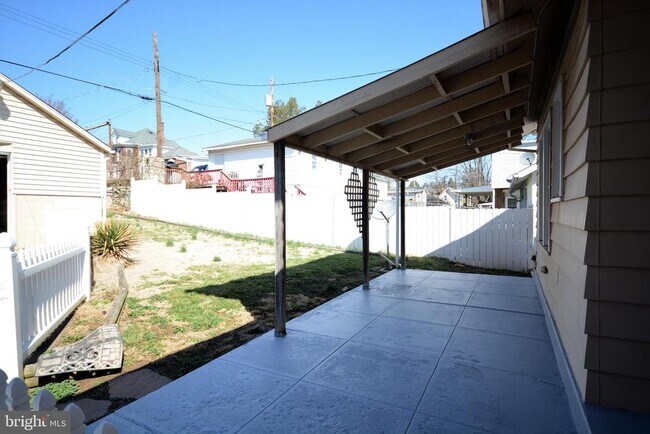 Building Photo - 623 Guilford Ave