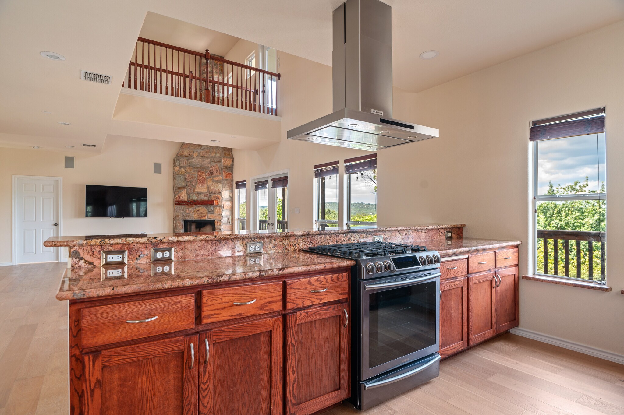Kitchen open to main living - 500 Sinclair Dr