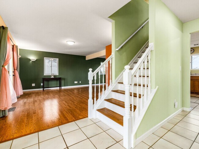 Building Photo - 275 W Baldwyn Dr