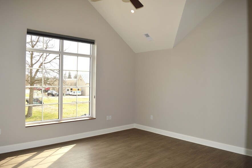 Building Photo - 100 S Washington St