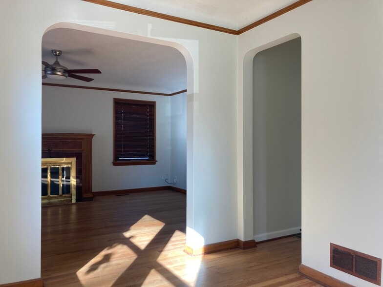 Dining room to Living room - 4407 SE Tibbetts St