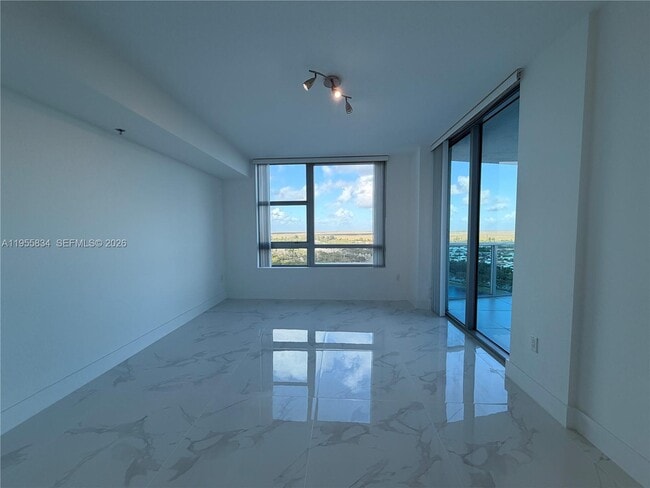 Building Photo - 2641 N Flamingo Rd