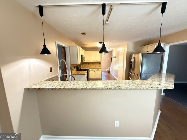 Building Photo - 7235 Coral Lake Dr