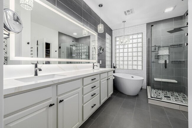 Building Photo - 7740 E Phantom Way