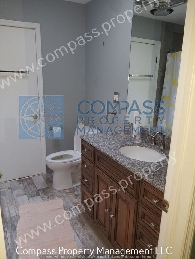 Building Photo - $2495 - 3 Bed Farm House on a Large Peacef...