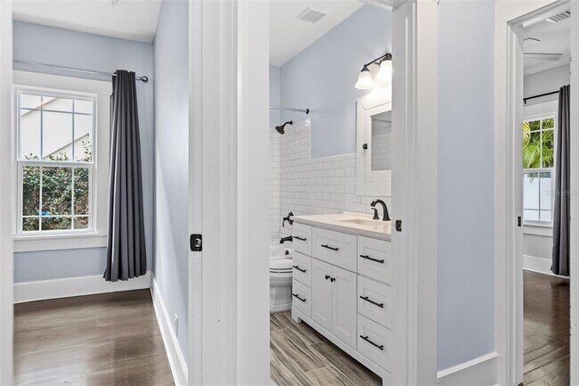 Building Photo - 313 23rd Ave N