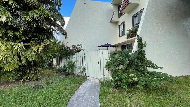 Building Photo - 1651 NE 115th St