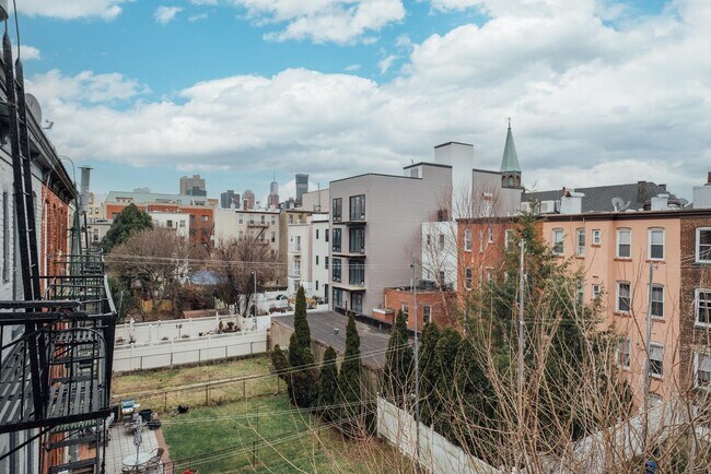 Building Photo - 357 8th St