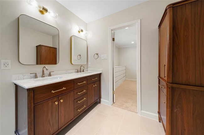 Building Photo - 12707 Trail Hollow Dr
