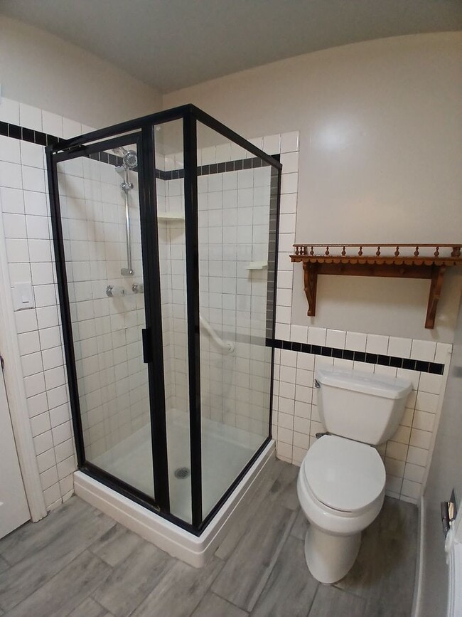 Building Photo - 141 N 5th St