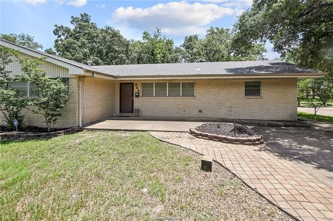 Building Photo - 305 W Brookside Dr