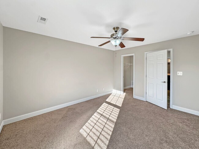 Building Photo - Perfect Location! Beautiful 3 bedroom home for rent!