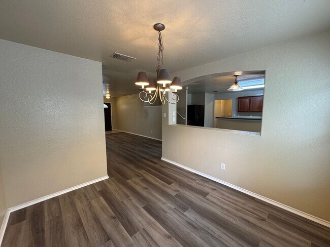 Building Photo - Move-In Ready 3BR Home with Open Living & Large Backyard Leon Valley | 410 & Bandera Rd