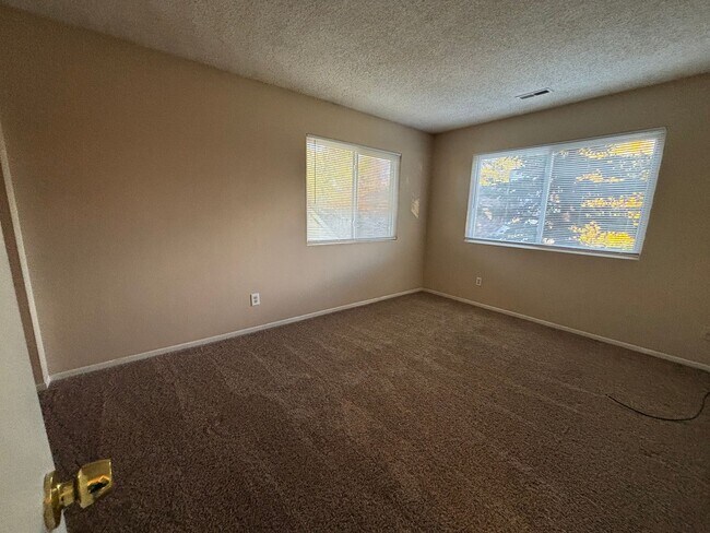 Building Photo - 405 Bonfoy Ave