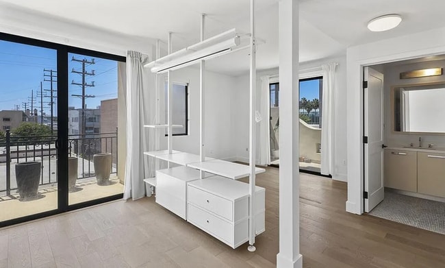 Building Photo - Classic and contemporary two-story townhou...