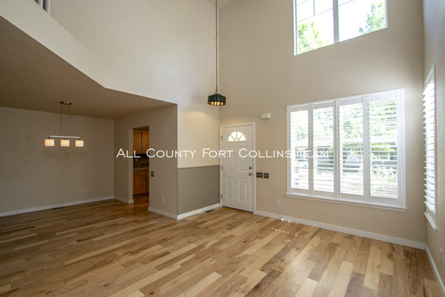 Building Photo - Like-New Town Home in Harvest Park