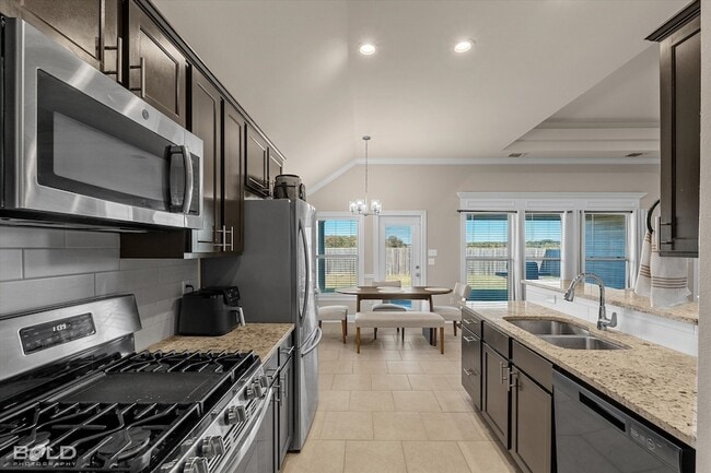 Building Photo - 4008 False River Dr