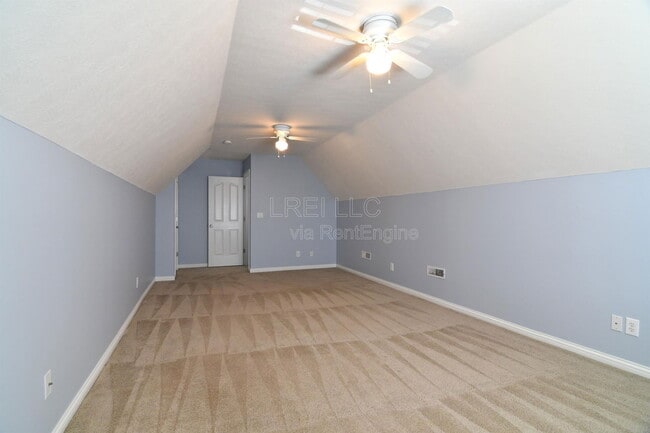 Building Photo - 5527 Raintree Ridge