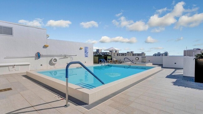 Building Photo - 3200 S Ocean Blvd