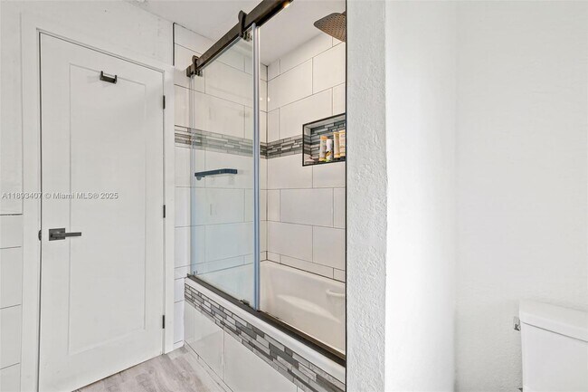 Building Photo - 16530 Royal Poinciana Ct