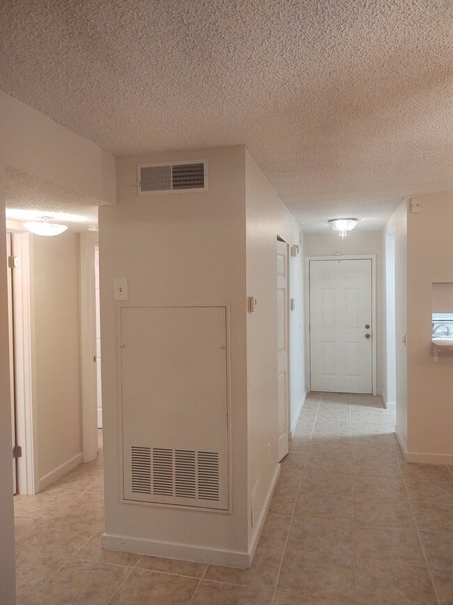 Building Photo - Lovely Condo for rent  ( New Lower Price)
