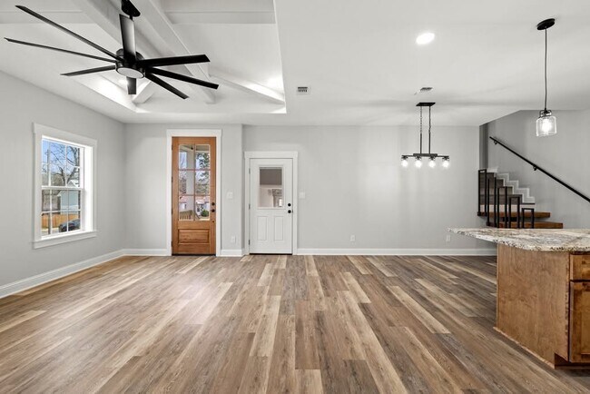 Building Photo - 524 Burk St