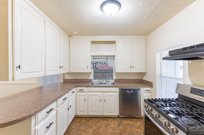 Building Photo - Distinctive Glen Rose Home with Large Rooms, Fenced Yard & Covered Parking