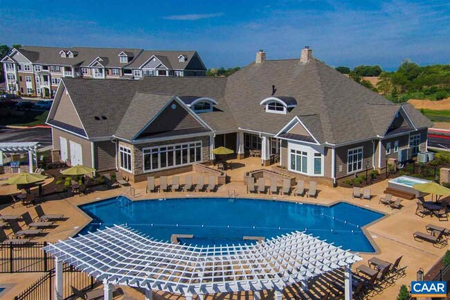 Building Photo - 2015 Reserve Cir