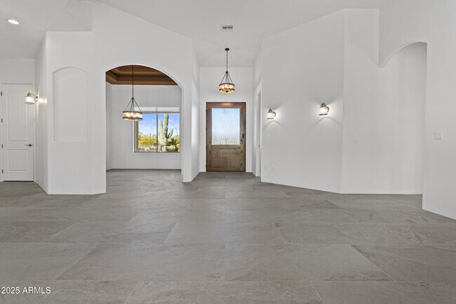 Building Photo - 2617 W Desert Hills Dr